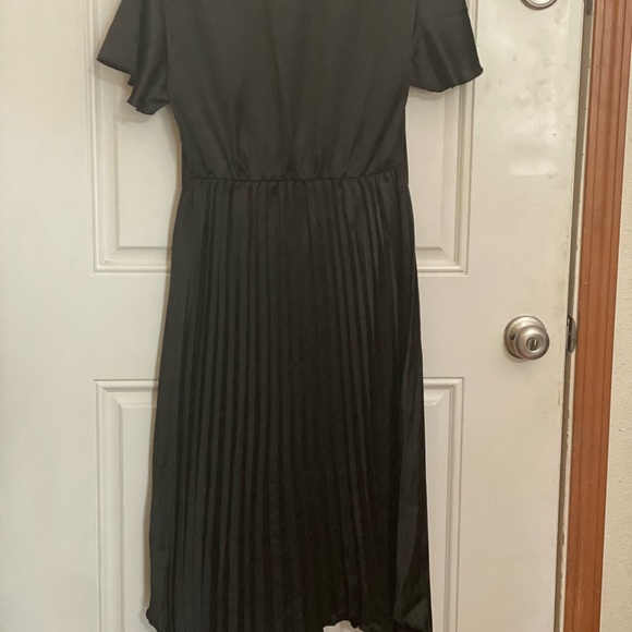 Pretty Garden Shark Bite Pleated Skirt Dress with Tie Knot size M NWT - Picture 2 of 6